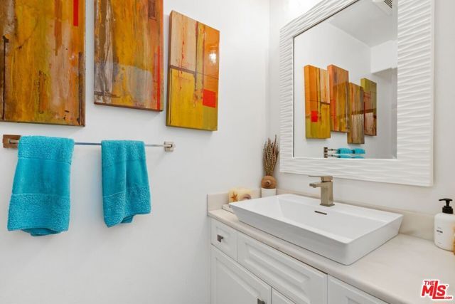 6435 Zumirez Drive 10, Malibu, CA 90265