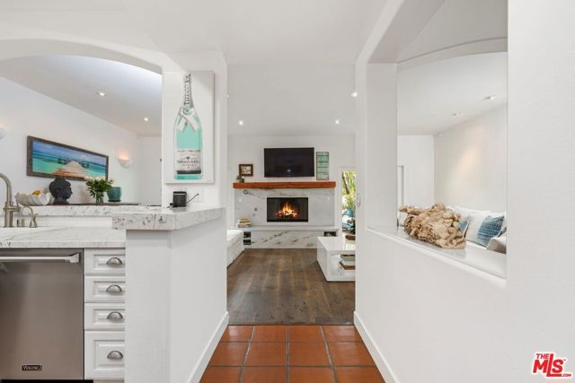 6435 Zumirez Drive 10, Malibu, CA 90265