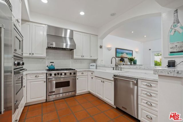 6435 Zumirez Drive 10, Malibu, CA 90265