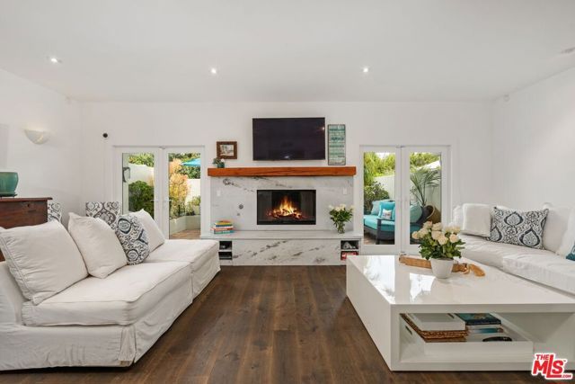 6435 Zumirez Drive 10, Malibu, CA 90265