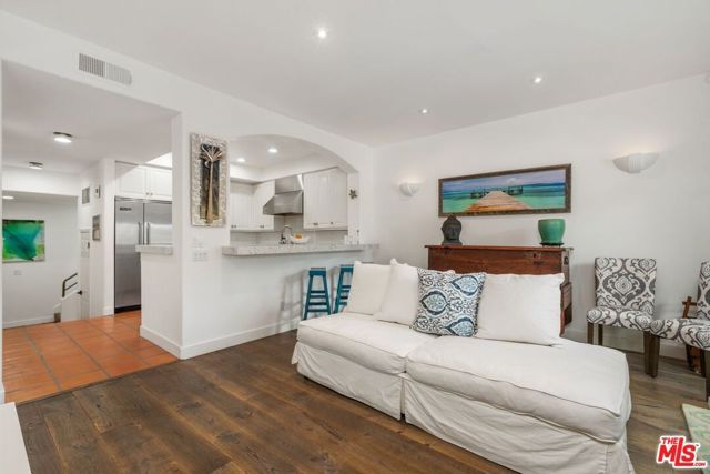 6435 Zumirez Drive 10, Malibu, CA 90265