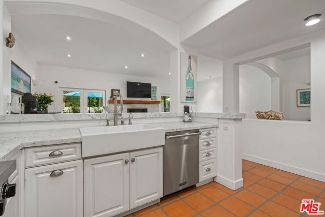 6435 Zumirez Drive 10, Malibu, CA 90265