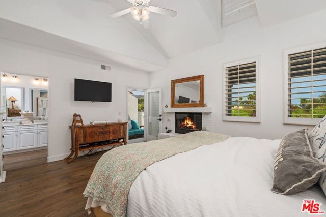 6435 Zumirez Drive 10, Malibu, CA 90265