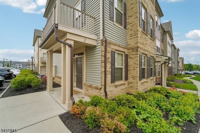 1 Haralson Ct, Livingston Twp., NJ 07039