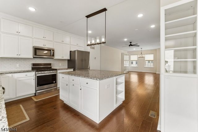 1 Haralson Ct, Livingston Twp., NJ 07039