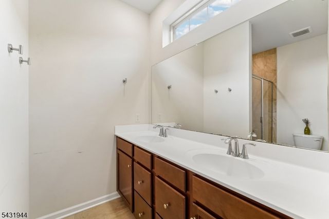 1 Haralson Ct, Livingston Twp., NJ 07039