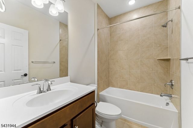 1 Haralson Ct, Livingston Twp., NJ 07039
