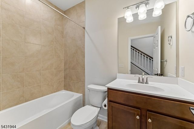 1 Haralson Ct, Livingston Twp., NJ 07039