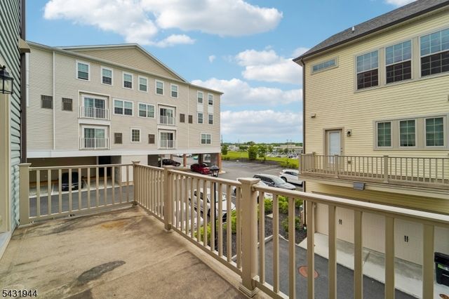 1 Haralson Ct, Livingston Twp., NJ 07039