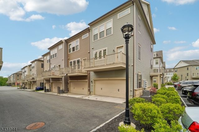 1 Haralson Ct, Livingston Twp., NJ 07039