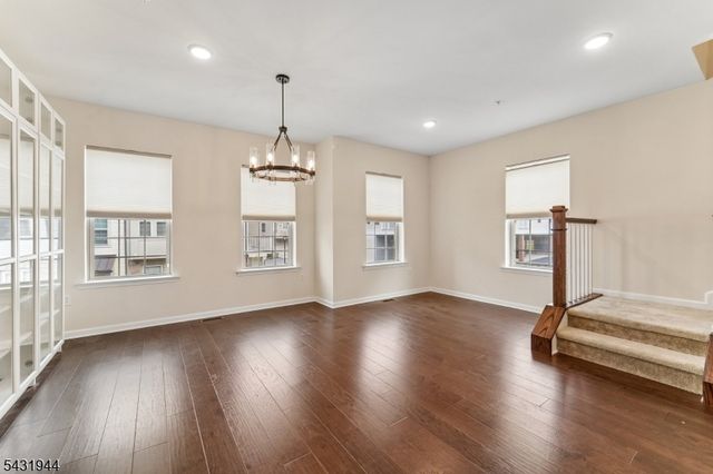 1 Haralson Ct, Livingston Twp., NJ 07039