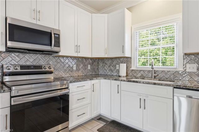 3718 Squirewood Drive, Clemmons, NC 27012
