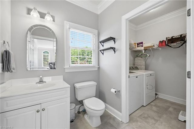 3718 Squirewood Drive, Clemmons, NC 27012