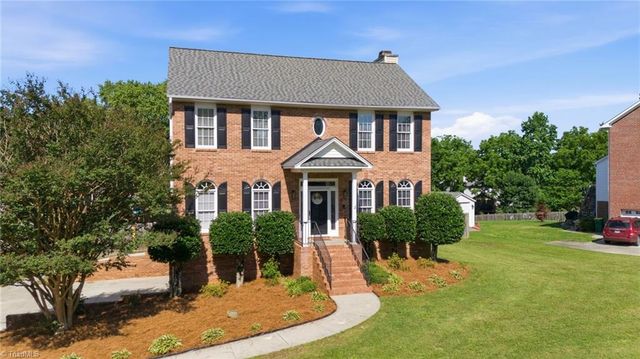 3718 Squirewood Drive, Clemmons, NC 27012