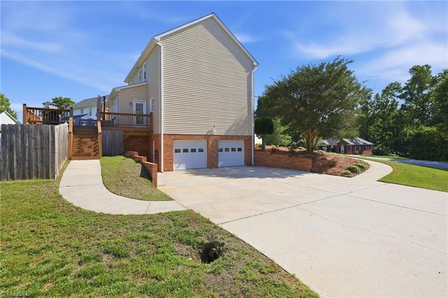 3718 Squirewood Drive, Clemmons, NC 27012