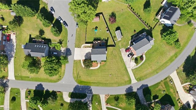 3718 Squirewood Drive, Clemmons, NC 27012