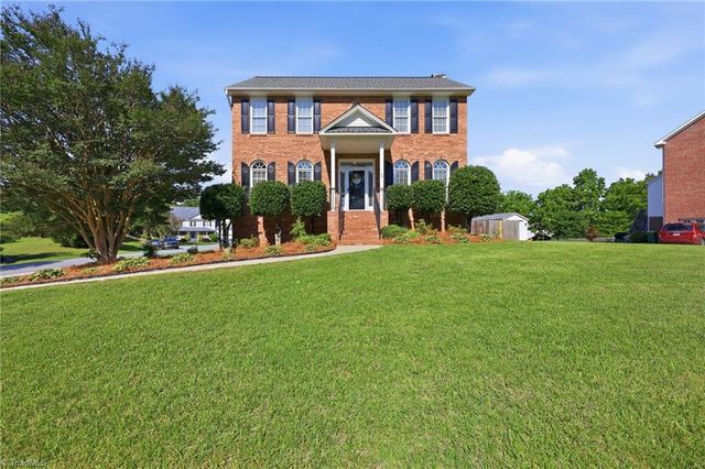 3718 Squirewood Drive, Clemmons, NC 27012