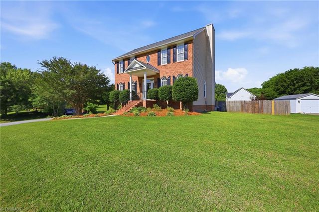 3718 Squirewood Drive, Clemmons, NC 27012