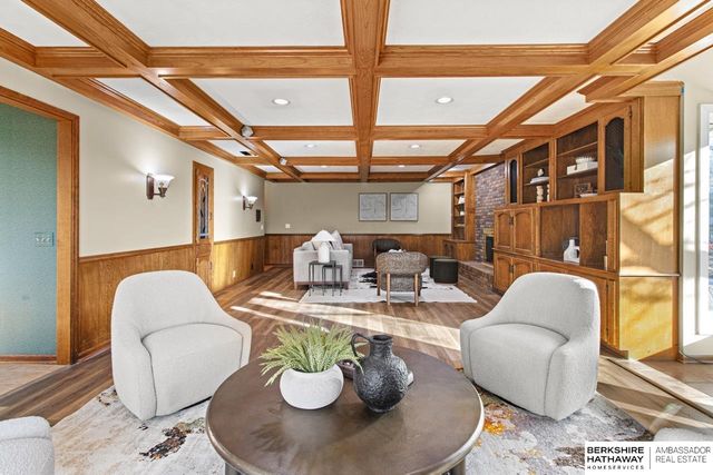 648 S 214th Street, Omaha, NE 68022