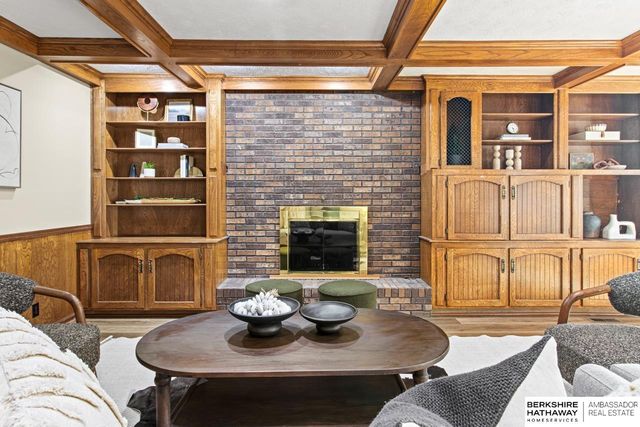 648 S 214th Street, Omaha, NE 68022