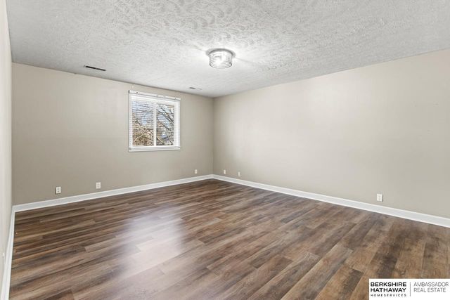 648 S 214th Street, Omaha, NE 68022