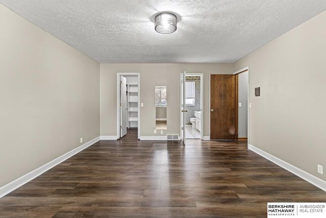 648 S 214th Street, Omaha, NE 68022