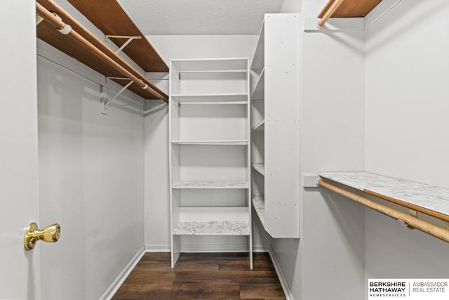 648 S 214th Street, Omaha, NE 68022