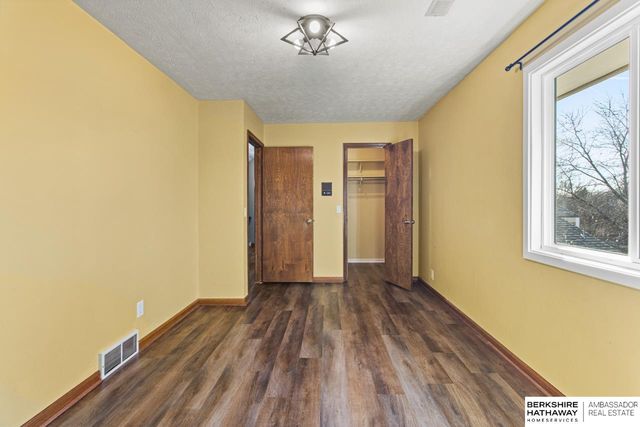 648 S 214th Street, Omaha, NE 68022