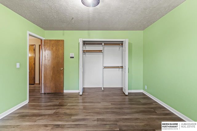 648 S 214th Street, Omaha, NE 68022