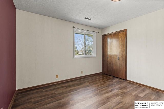 648 S 214th Street, Omaha, NE 68022