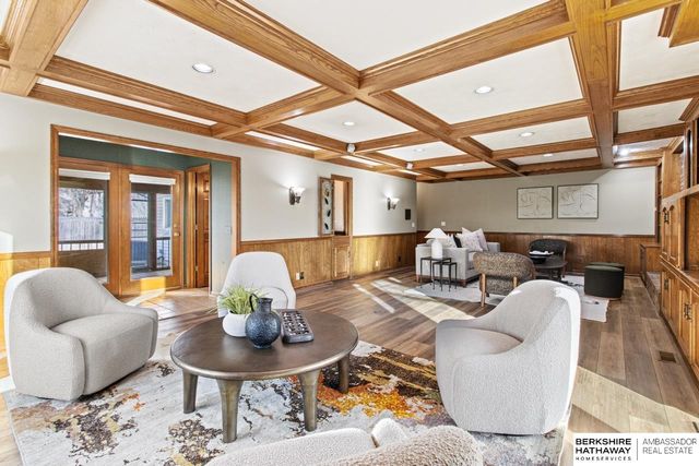 648 S 214th Street, Omaha, NE 68022