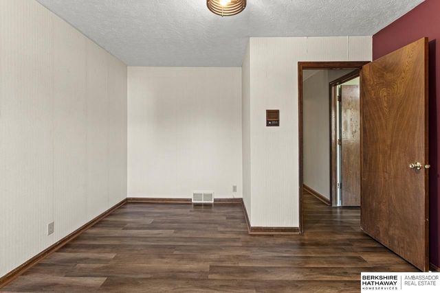 648 S 214th Street, Omaha, NE 68022