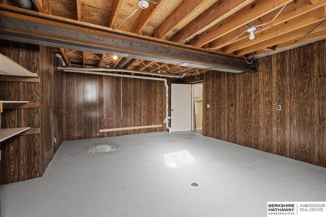 648 S 214th Street, Omaha, NE 68022