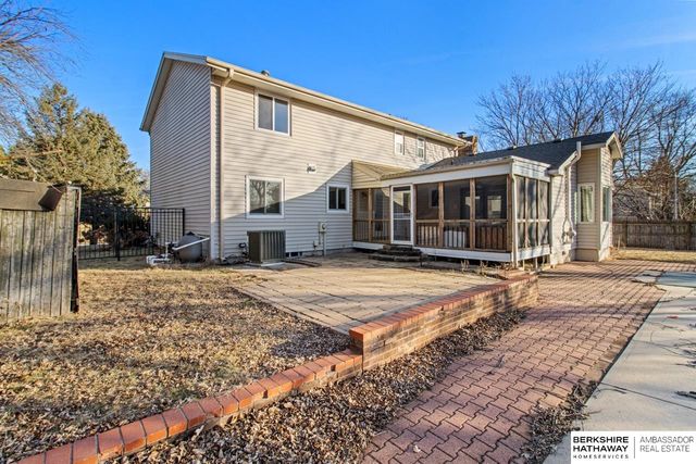 648 S 214th Street, Omaha, NE 68022