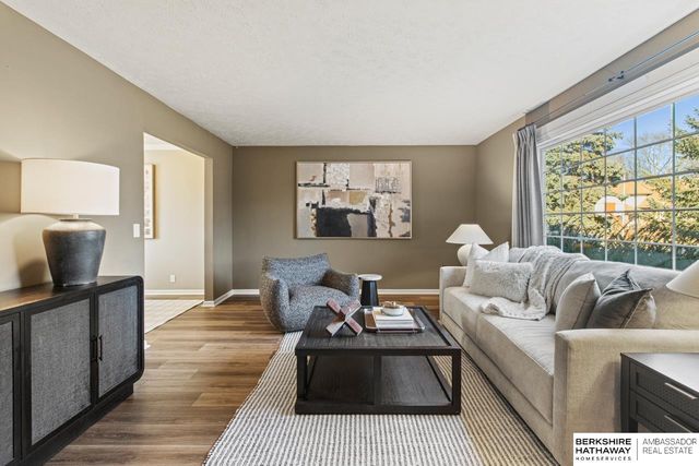 648 S 214th Street, Omaha, NE 68022