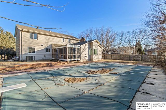 648 S 214th Street, Omaha, NE 68022