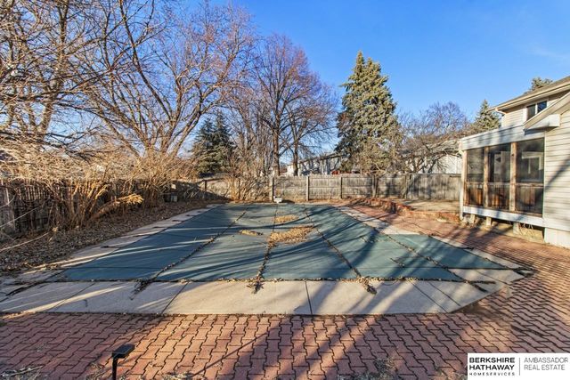 648 S 214th Street, Omaha, NE 68022