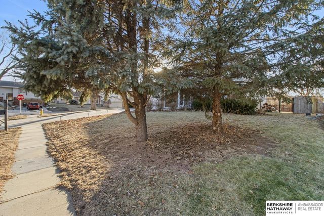 648 S 214th Street, Omaha, NE 68022