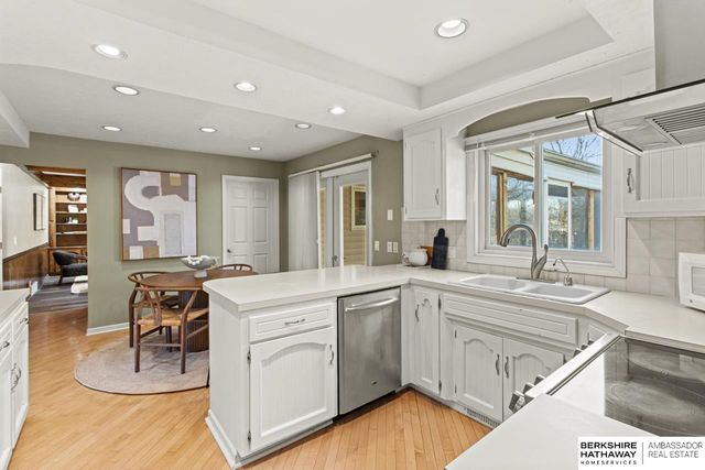 648 S 214th Street, Omaha, NE 68022