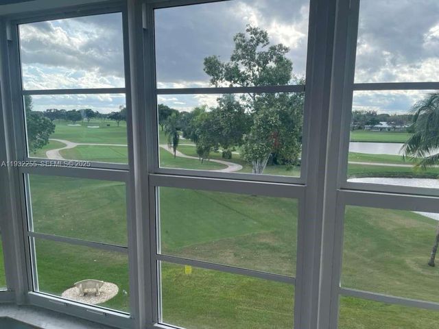 2500 NE 48th Ln 301, Fort Lauderdale, FL 33308