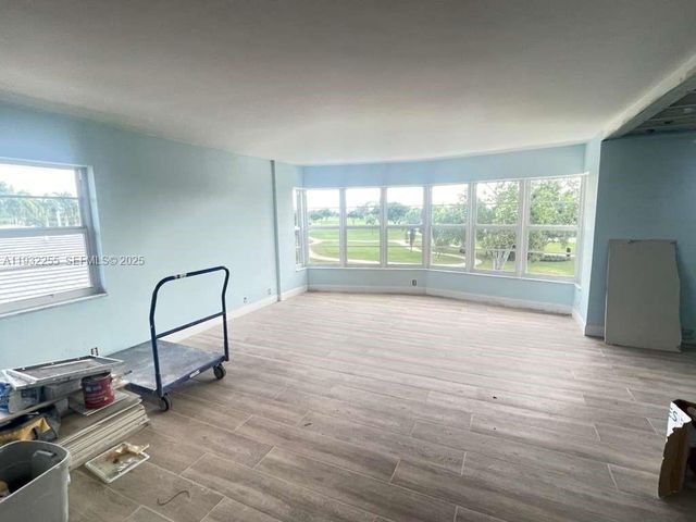 2500 NE 48th Ln 301, Fort Lauderdale, FL 33308