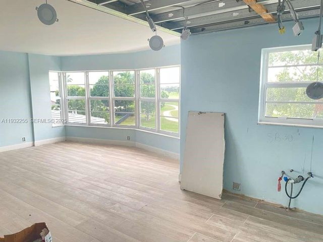 2500 NE 48th Ln 301, Fort Lauderdale, FL 33308