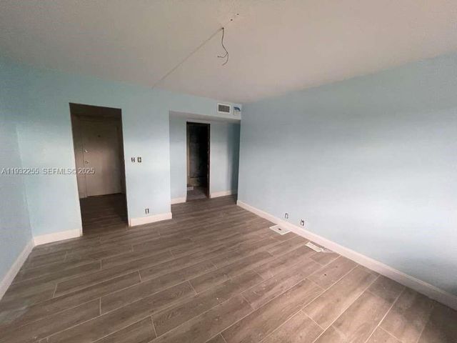 2500 NE 48th Ln 301, Fort Lauderdale, FL 33308