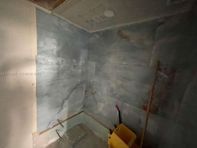 2500 NE 48th Ln 301, Fort Lauderdale, FL 33308