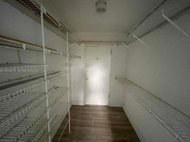 2500 NE 48th Ln 301, Fort Lauderdale, FL 33308