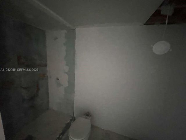 2500 NE 48th Ln 301, Fort Lauderdale, FL 33308