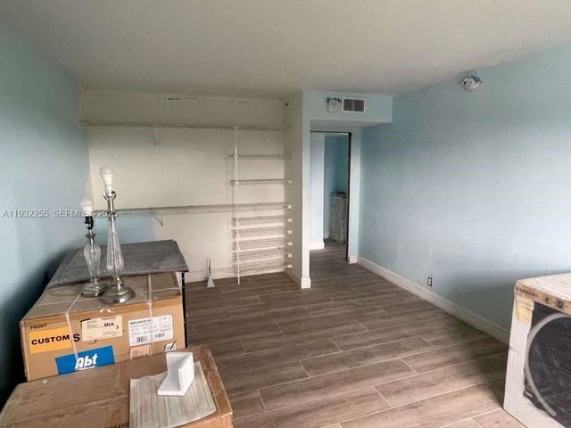 2500 NE 48th Ln 301, Fort Lauderdale, FL 33308