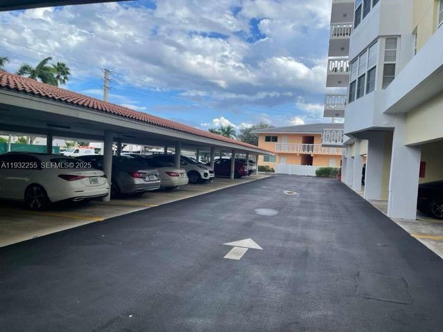 2500 NE 48th Ln 301, Fort Lauderdale, FL 33308