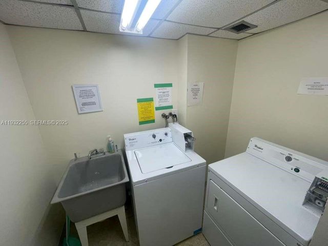 2500 NE 48th Ln 301, Fort Lauderdale, FL 33308