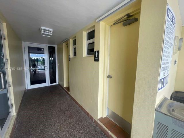 2500 NE 48th Ln 301, Fort Lauderdale, FL 33308